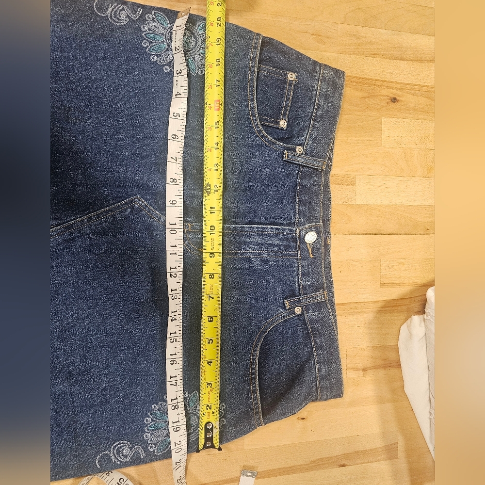 Jackie Blue Embroidered Denim Skirt with Floral Patterns - Picture 4 of 6